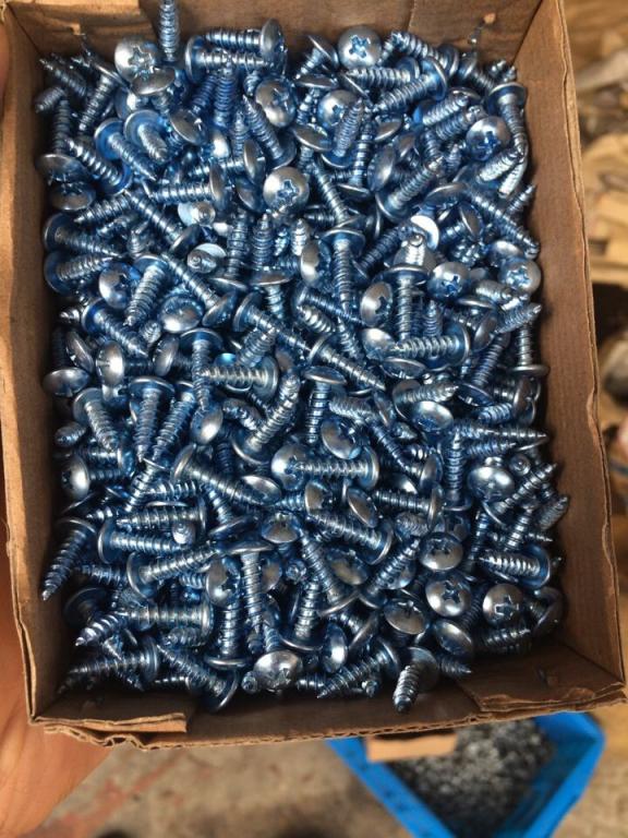 大扁头自攻螺丝每千个30元